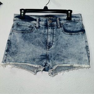 ✨NWOT✨ ⬇️LOW PRICED ITEM⬇️ Express Acid-Wash Light Denim Shorts